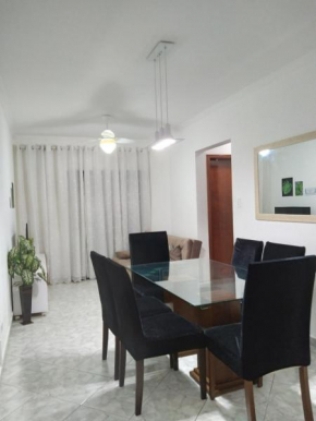 Apartamento 50 m da Praia, Wifi e Estacionamento.